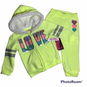 NWT Kidzone 2pc Fleece Hoodie Jogger Set Size 2T
